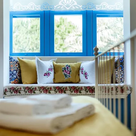 Bed & Breakfast Trend Blue Boutique