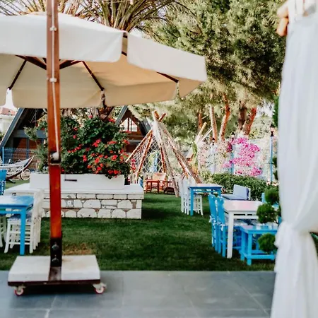 Bed & Breakfast Trend Blue Boutique