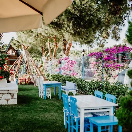 Bed & Breakfast Trend Blue Boutique *