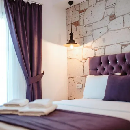 Bed & Breakfast Trend Blue Boutique *